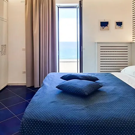Calanca מלון מרינה די קמרוטה