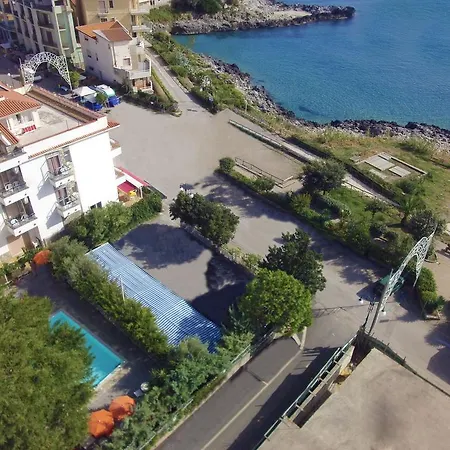 Hotel Calanca 3*