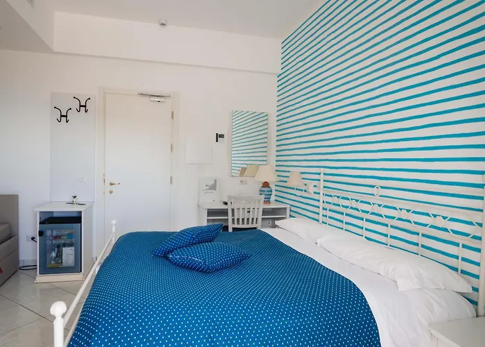 Calanca מלון מרינה די קמרוטה