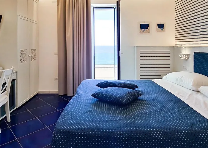 Calanca מלון מרינה די קמרוטה