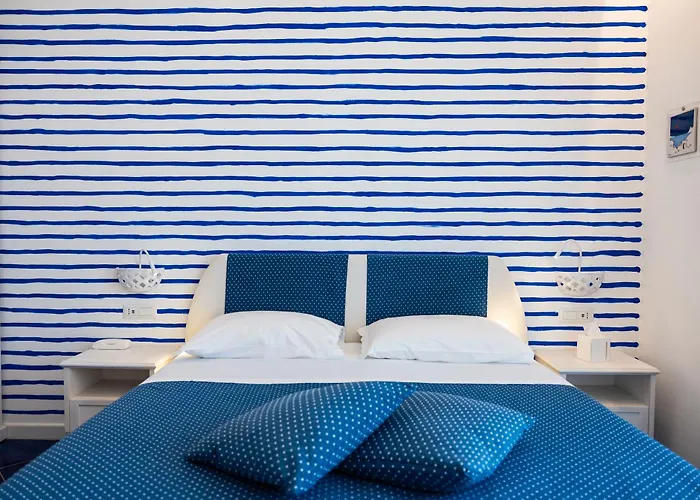 Calanca מלון מרינה די קמרוטה